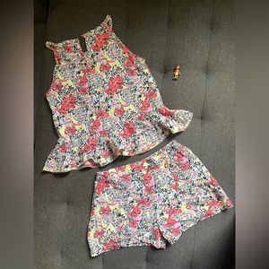 Girls Vince Camuto jungle floral 2 piece set.